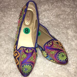 Vibrant patterned pointy toe flats